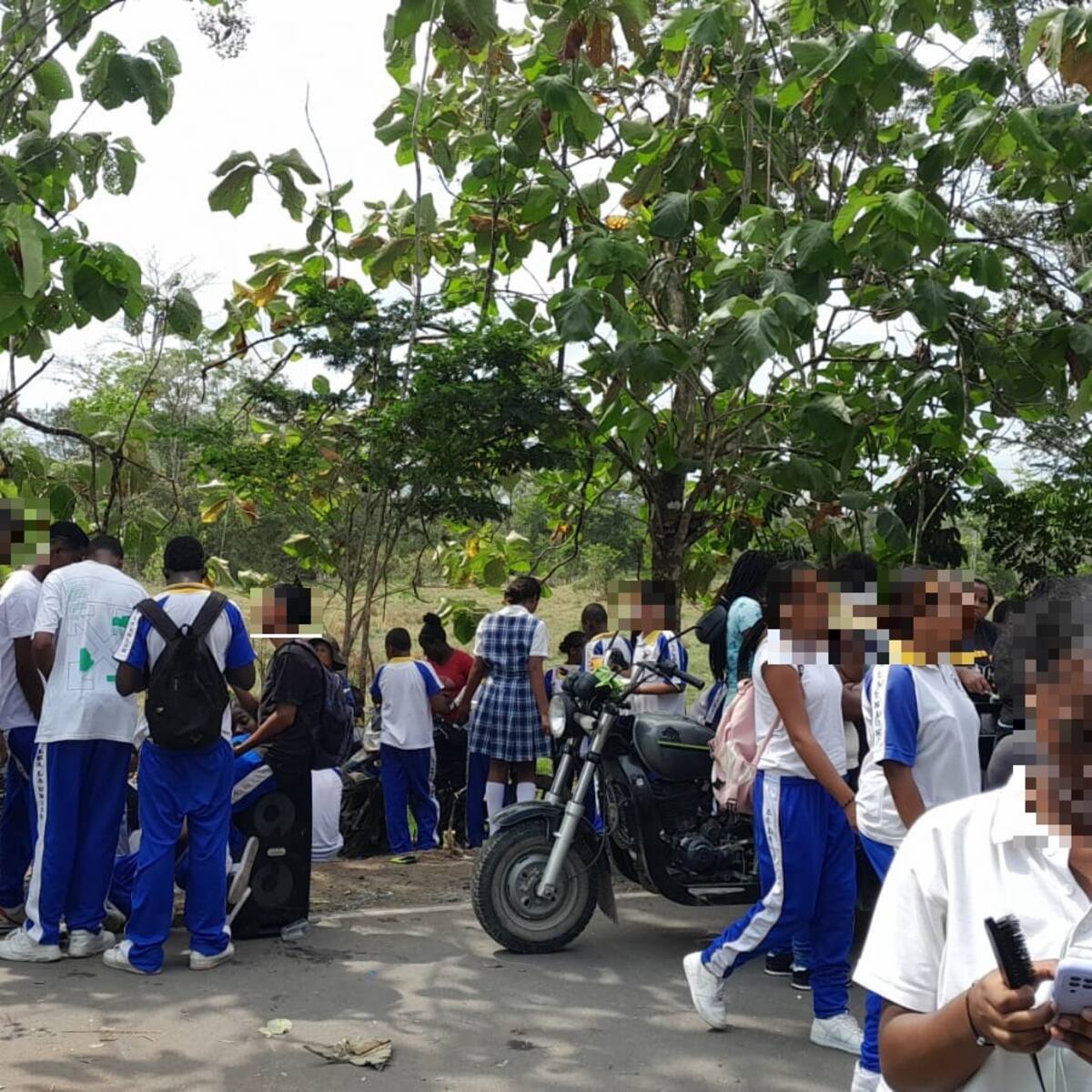 Menores que bloquearon la vía a Belén de Bajirá quedaron lesionados por un camión