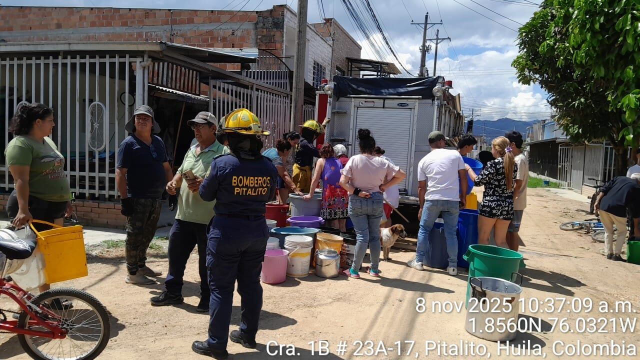 cinco carrotanques abastecen de agua diferentes barrios en dos comunas
