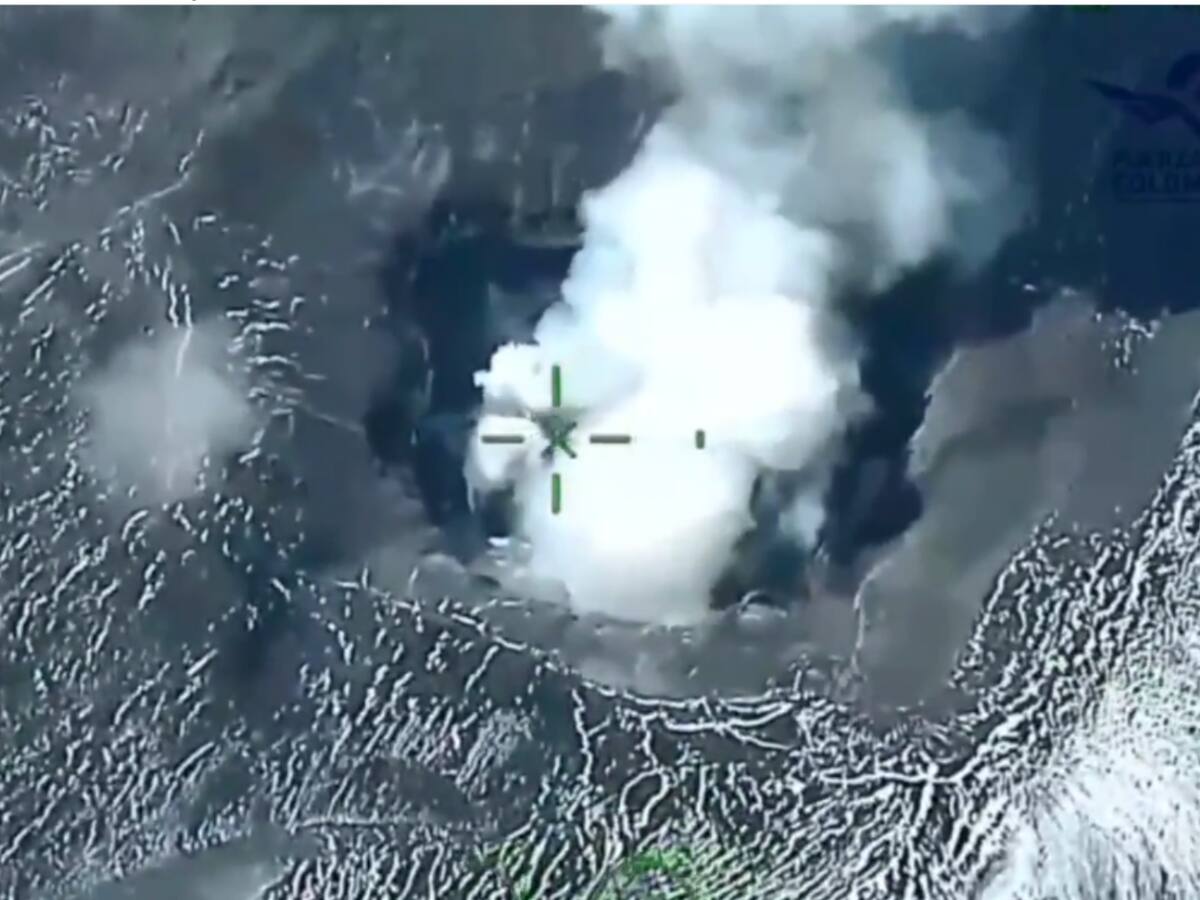 La Fuerza Aérea Colombiana sobrevoló el volcán Nevado del Ruiz