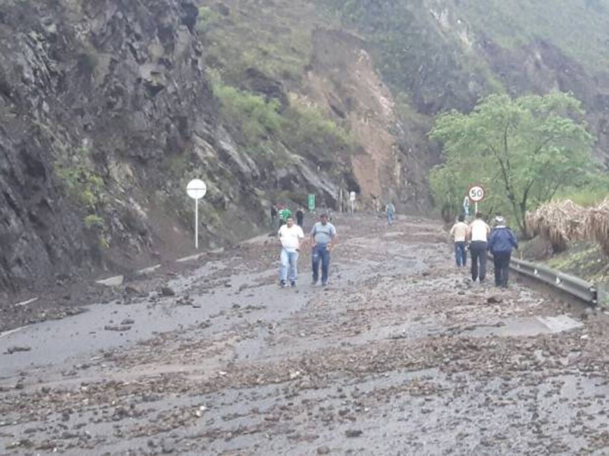Cerrado paso entre Pasto y Popayán por deslizamientos de tierra en la Panamericana