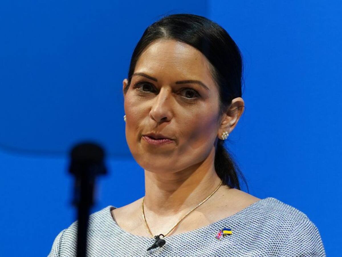 Ministra del Interior del Reino Unido es engañada por bromistas rusos