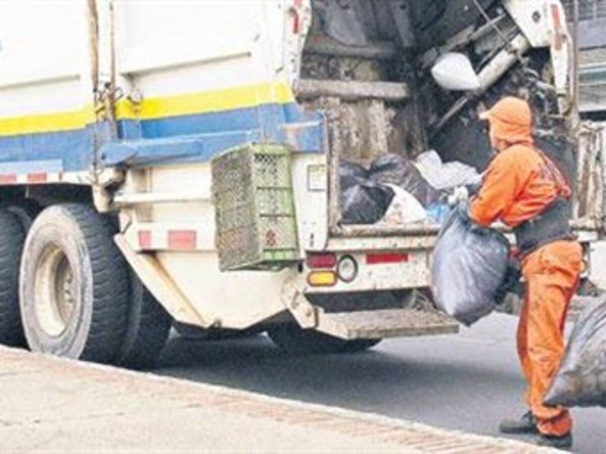 Petro defendió en Senado modelo de recolección de basura