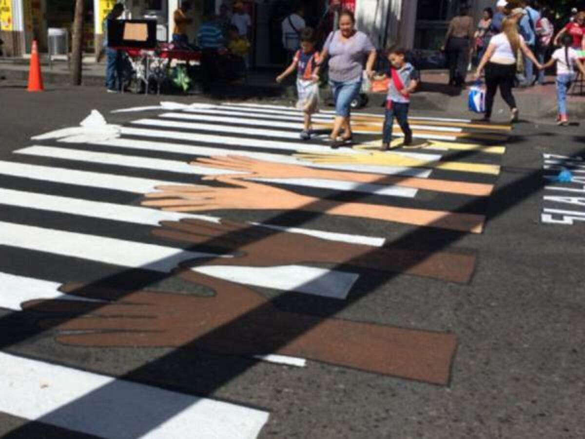 Motociclistas de Armenia piden cambiar la pintura utilizada para señalización