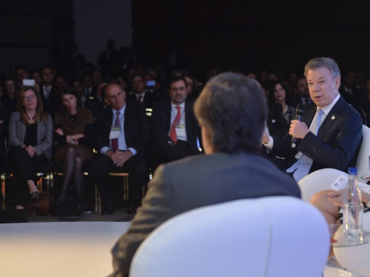 Reforma tributaria buscará aumentar la base de contribuyentes y no los impuestos: Santos