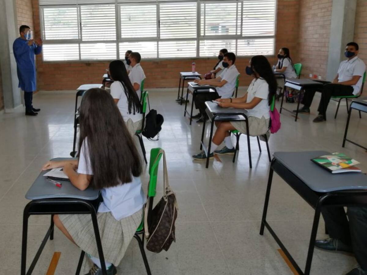 Alternancia educativa continúa en Caldas con evaluación por riesgo