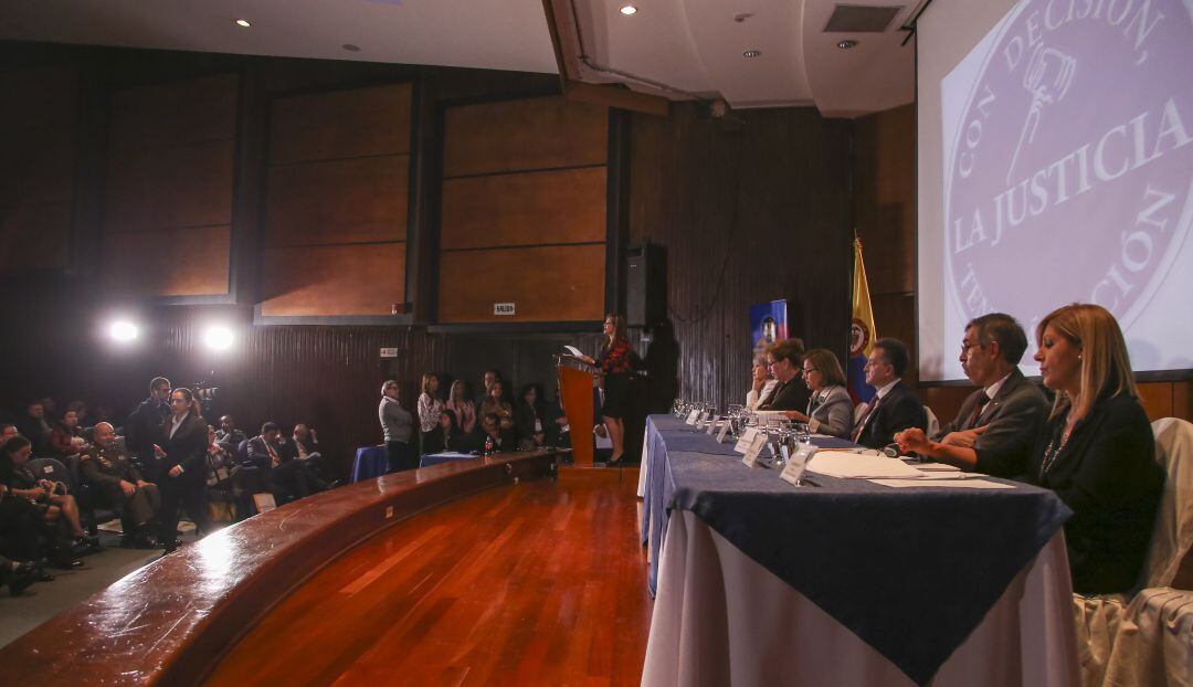 Gobierno autoriza pago de prima