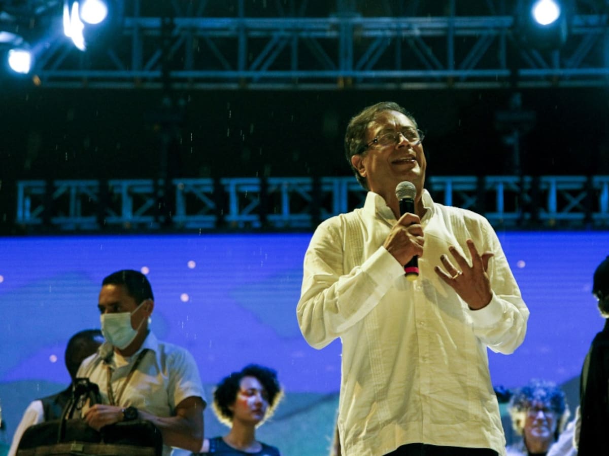 Gustavo Petro sobre acto en Girardot: "Me cayó mal un trago que me tomé"