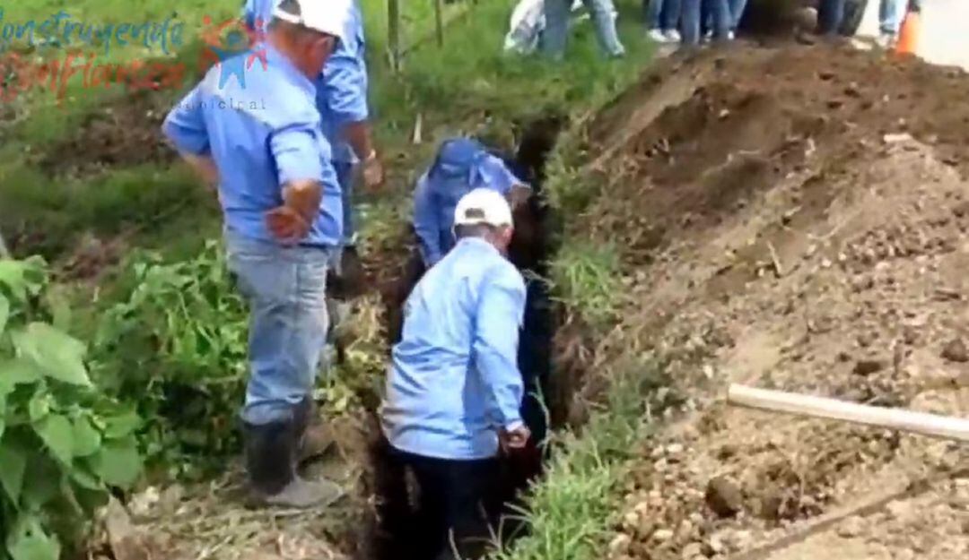 Rehabilitan la red de conducción de agua en Salamina