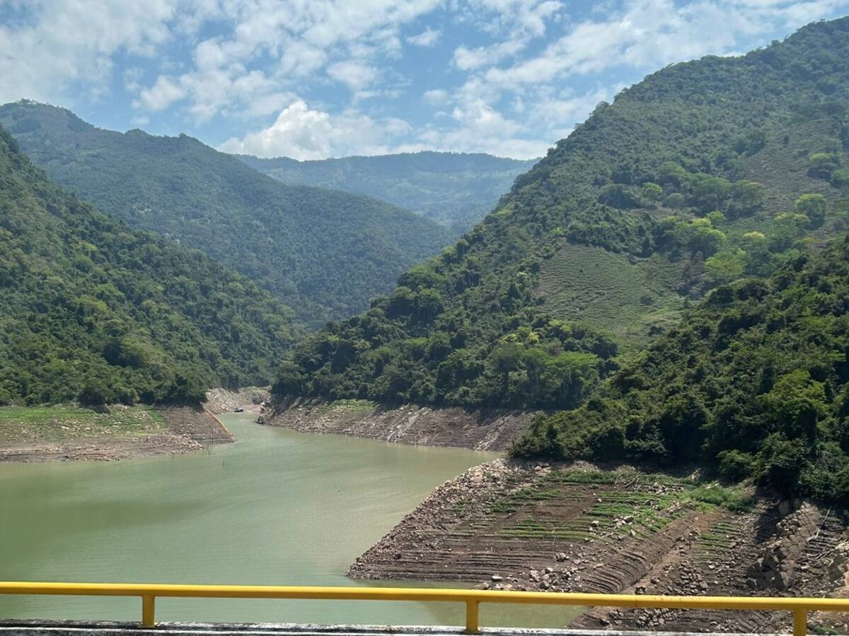 Bajo nivel de agua en río Sogamoso tiene sin trabajo a 9 puertos de pesca en Santander