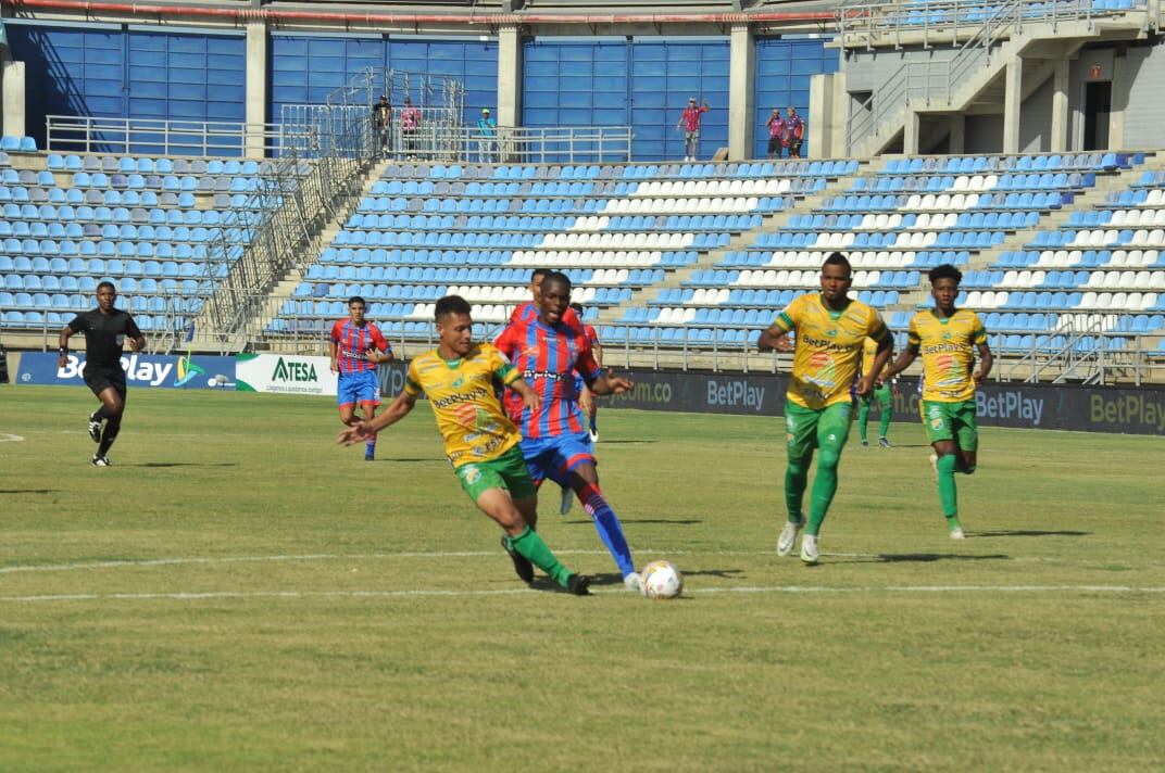 Atlético Huila y Unión Magdalena están seriamente comprometidos en el descenso / Colprensa