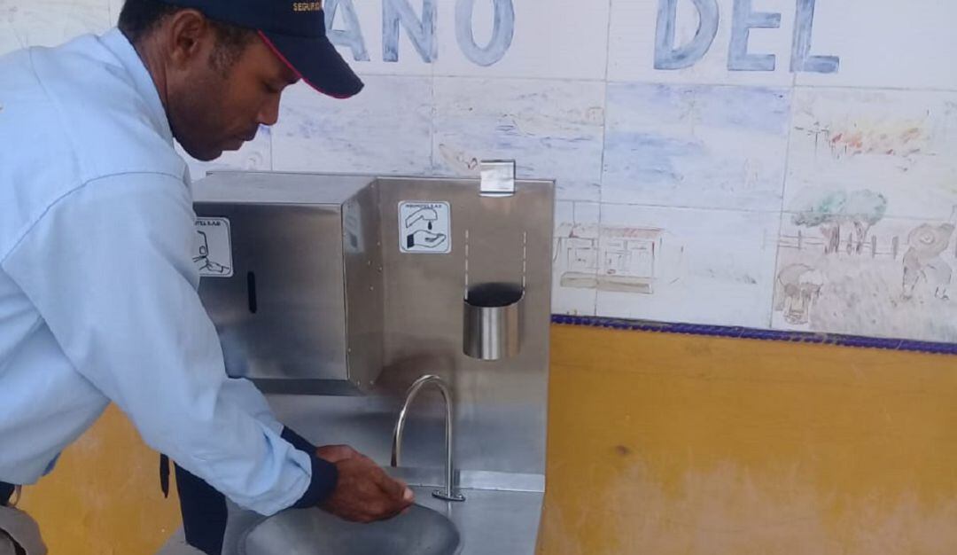 La Secretaría de Educación enviará a 201 sedes un total de 1.222 lavamanos portátiles