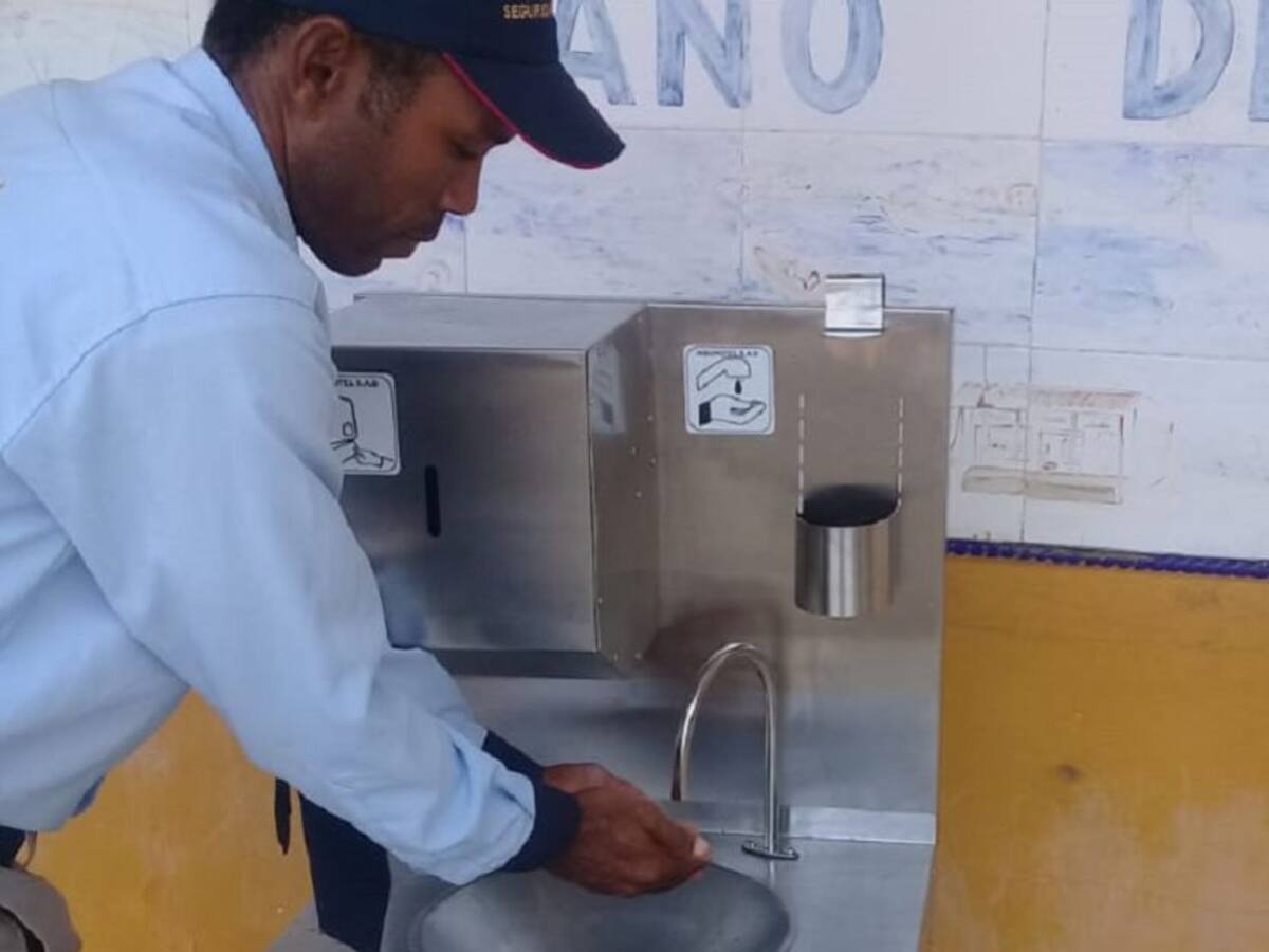 Entregaron 418 lavamanos portátiles a 116 colegios públicos de Cartagena
