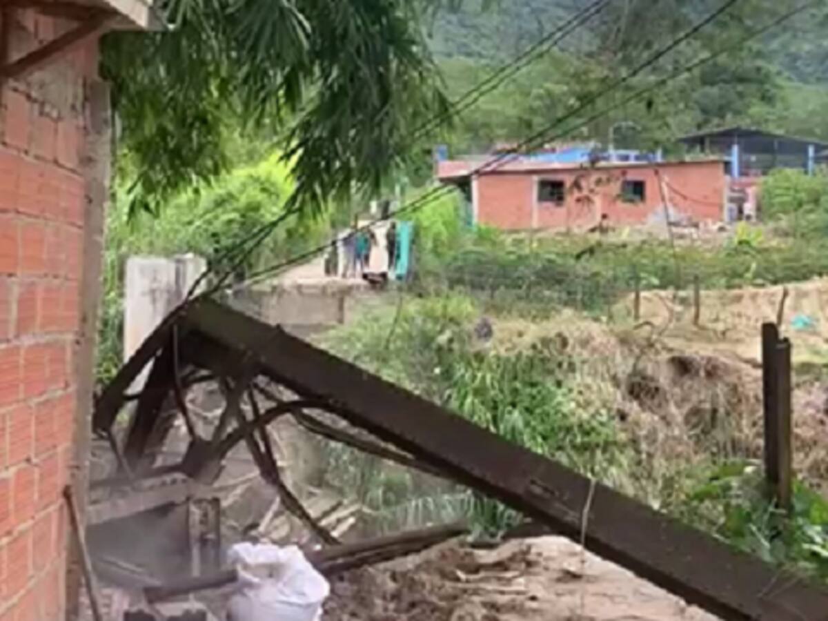 Fue derribado el Puente Antonio Nariño al Norte de Bucaramanga