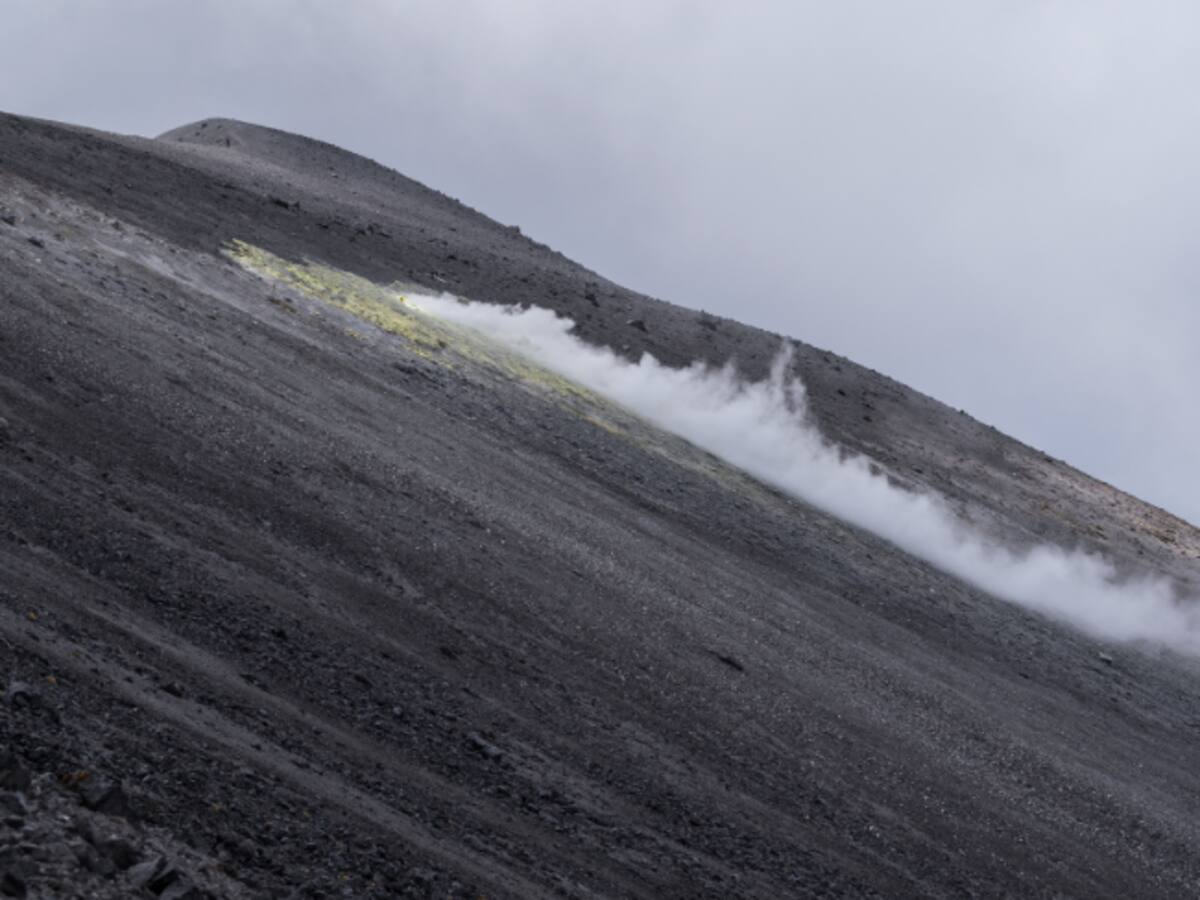 Alerta amarilla por erupción del volcán Curiquinga: ¿Cuál es el riesgo que representa?