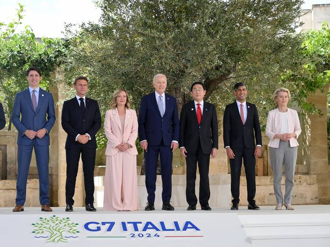Borgo Egnazia (Italy), 13/06/2024.- (L-R) European Council President Charles Michel, German Chancellor Olaf Scholz, Canadian Prime Minister Justin Trudeau, French President Emmanuel Macron, Italian Prime Minister Giorgia Meloni, US President Joe Biden, Japan&#039;Äôs Prime Minister Fumio Kishida, British Prime Minister Rishi Sunak, European Commission President Ursula von der Leyen pose for a group photo for the G7 summit in Borgo Egnazia, southern Italy, 13 June 2024. The 50th G7 summit will bring together the Group of Seven member states leaders in Borgo Egnazia resort in southern Italy from 13 to 15 June 2024. (Italia, Japón) EFE/EPA/ETTORE FERRARI