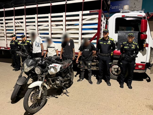 captura de cuatro personas señaladas de hurtar 168 bultos de café húmedo. Foto Policía Huila