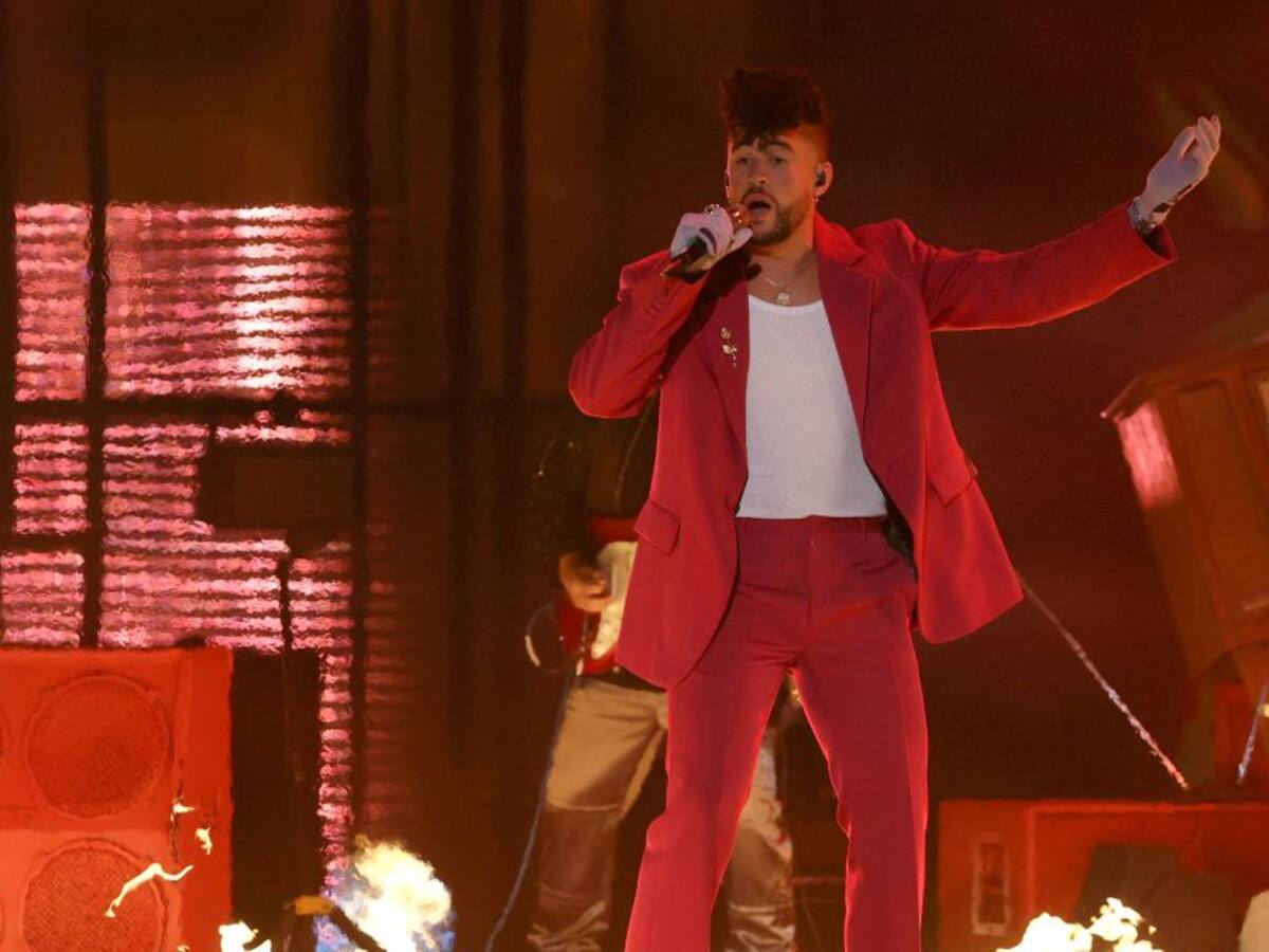 Bad Bunny demanda a cervecera por uso ilegal de su imagen y marca