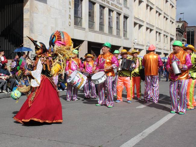 Cultura, bailes y colores presentes en el encuentro de carnavales y fiestas
