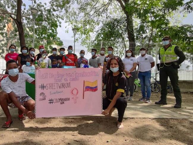 30 jóvenes amantes del Street Workout fortalecieron los lazos entre madre e hijos en el barrio San Fernando