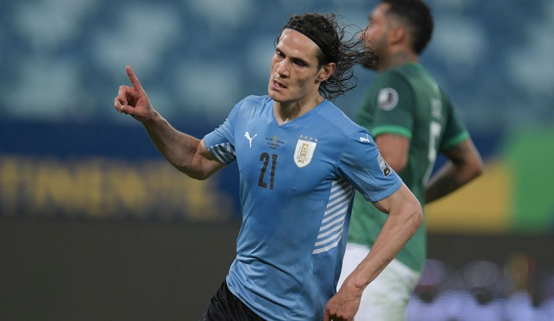 Edinson Cavani, celebrando su gol con Uruguay frente a Bolivia. 