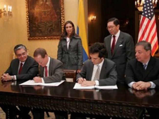 Colombia y EE.UU firmaron el acuerdo militar