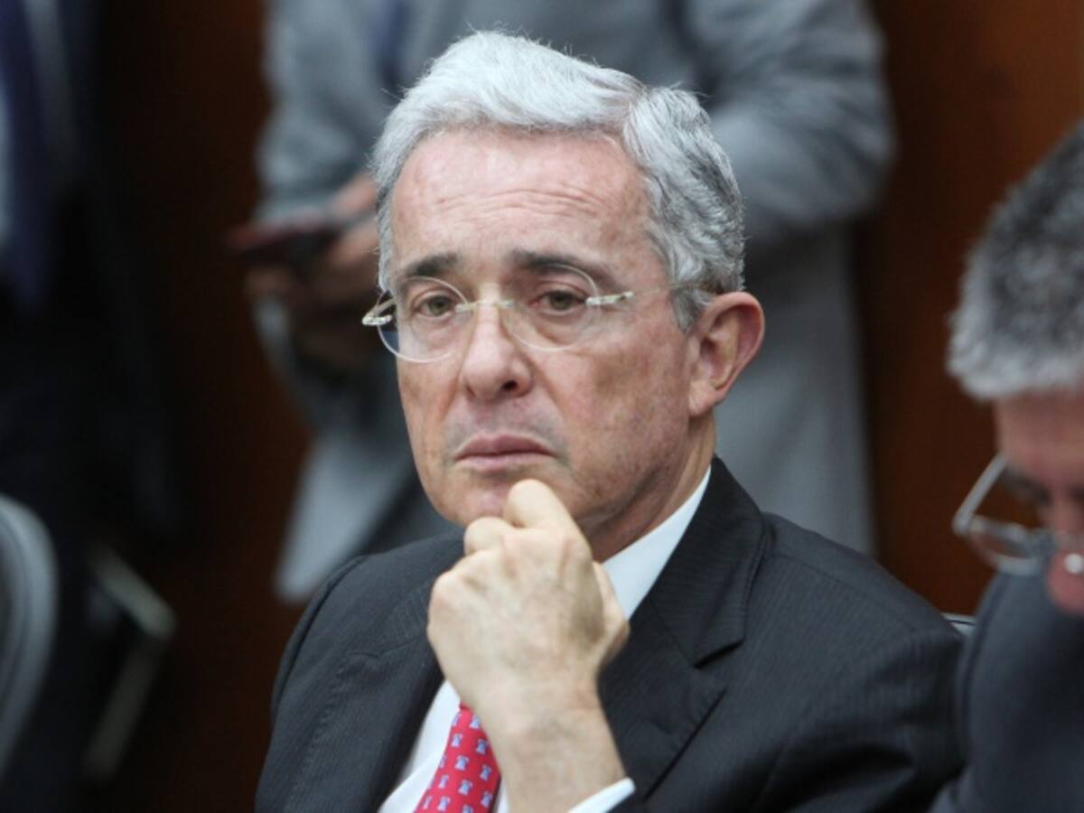 El regaño de Uribe a Cabal por insultar la cúpula militar