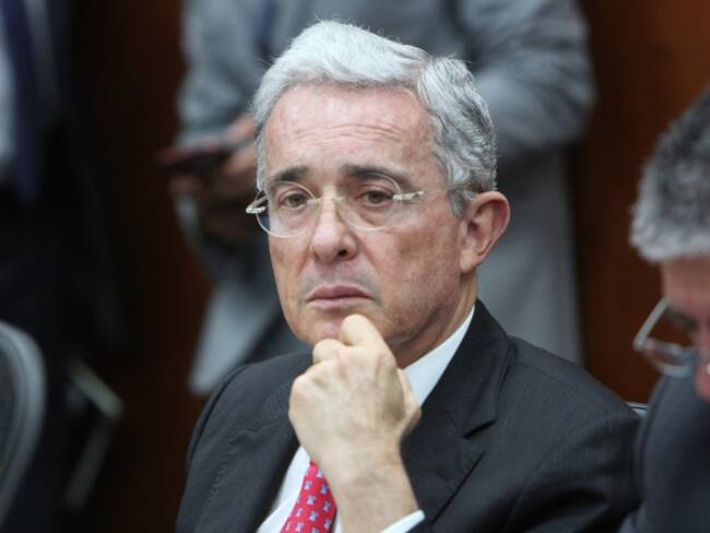 El regaño de Uribe a Cabal por insultar la cúpula militar