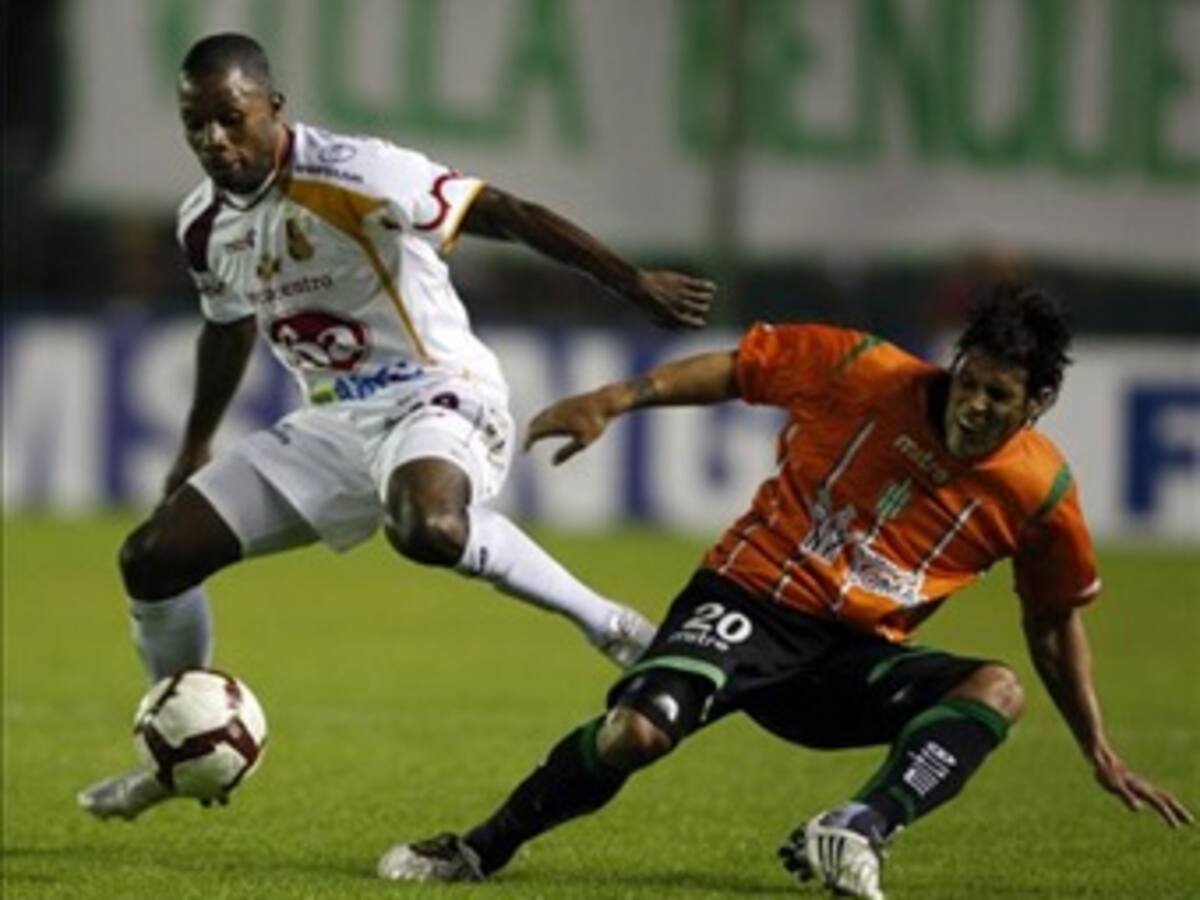El Banfield pisa fuerte y vence a Tolima 2-0 por los octavos de la Suramericana