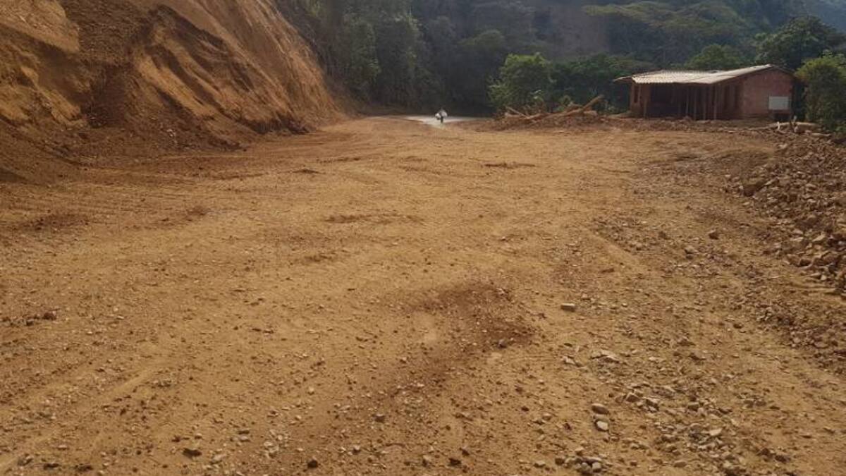 Deslizamiento provoca cierre parcial en la vía La Mansa – Peñalisa en Antioquia