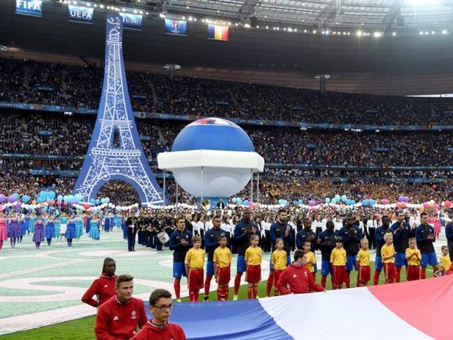 La ceremonia de inauguración de la Eurocopa de fútbol, de poco más de diez minutos de duración, mezcló tradición y modernidad.