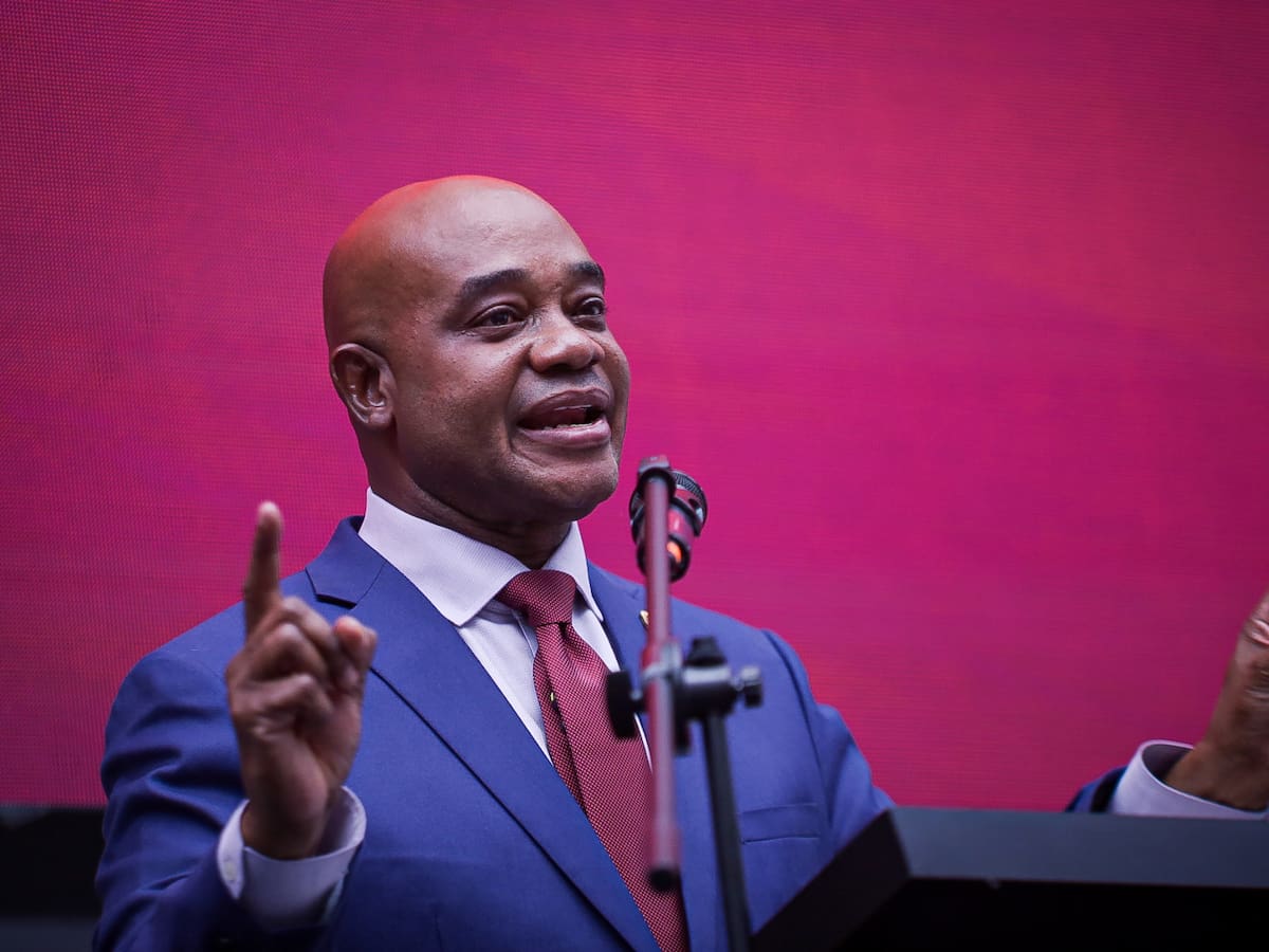 Luis Gilberto Murillo renunciaría a su aspiración presidencial y se sumaría a Iván Cepeda