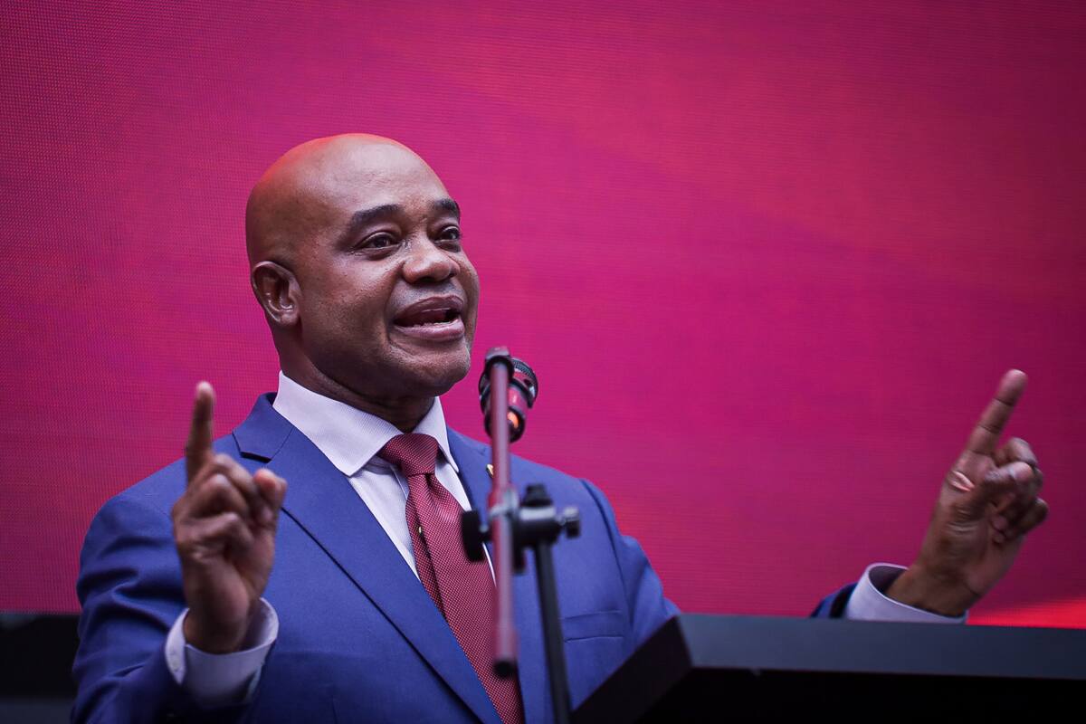 Luis Gilberto Murillo renuncia a su candidatura presidencial para sumarse a Iván Cepeda