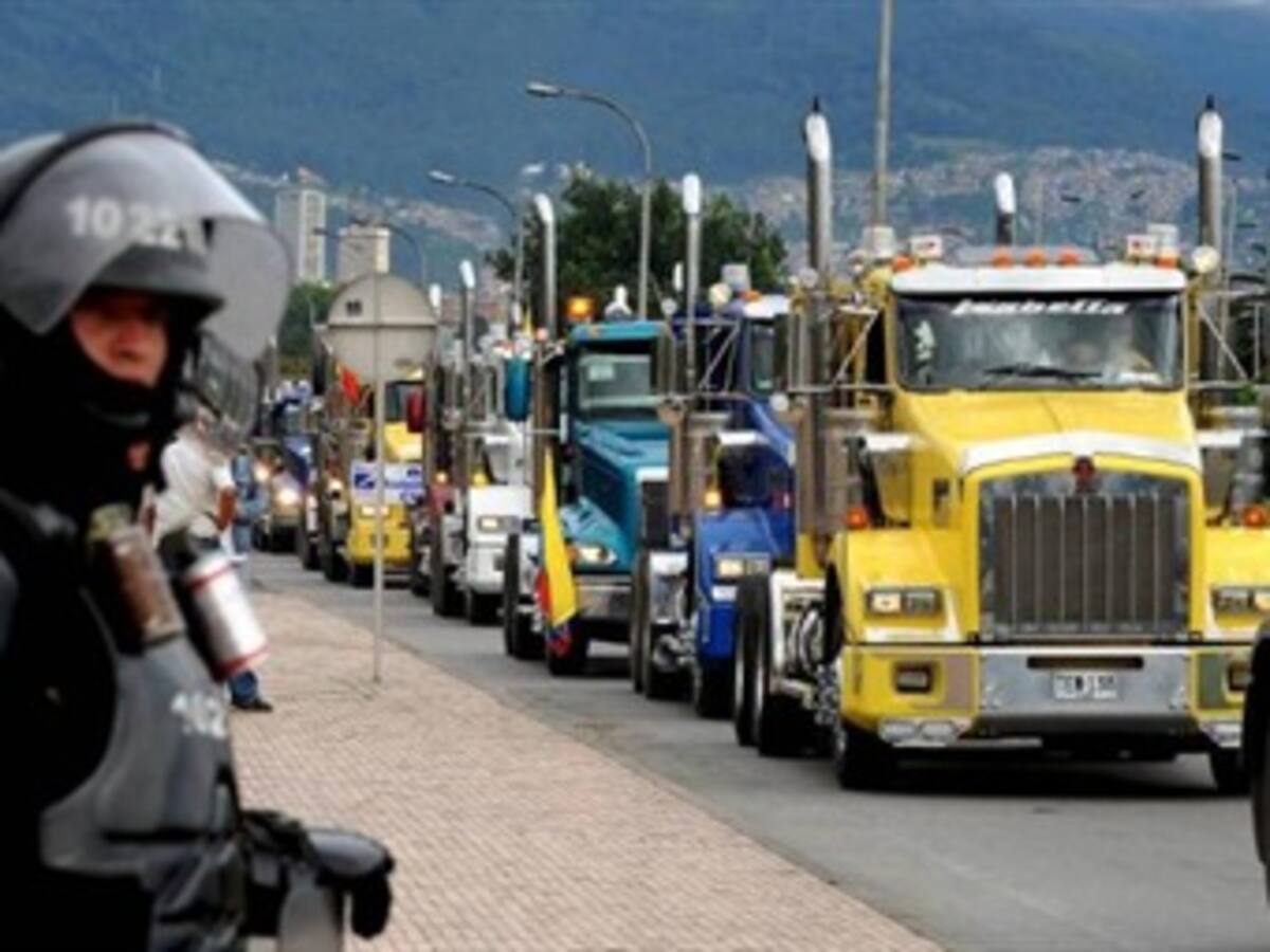 Transportadores de carga paralizarán sus labores en apoyo a los cafeteros