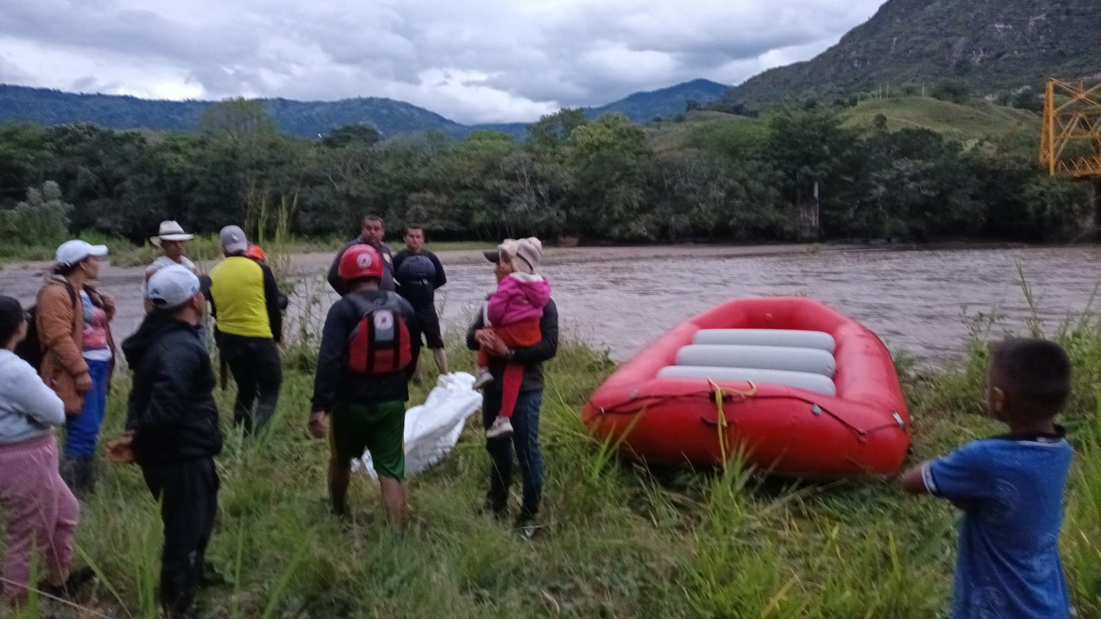 Fue arrastrado por la creciente del río Bordones.