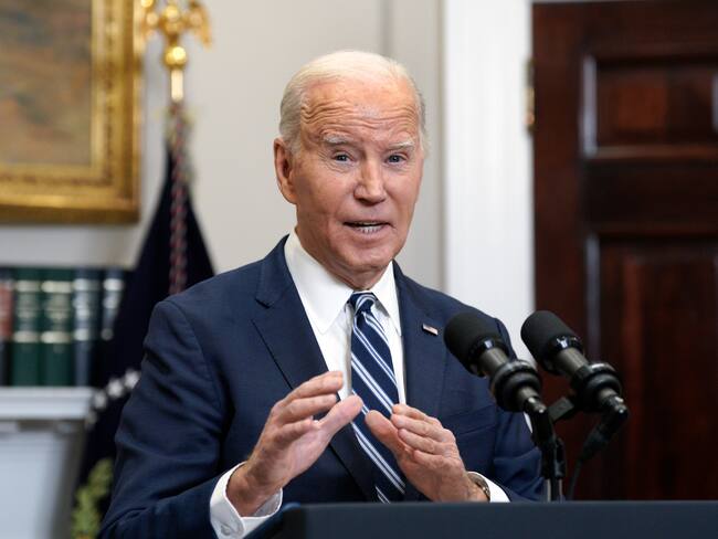 Washington (Usa), 16/02/2024.- US President Joe Biden delivers remarks on the reported death of Aleksei Navalny in the Roosevelt Room at the White House in Washington, DC, USA, 16 February 2024. US President Biden said 'Make no mistake, Putin is responsible for Navalny's death' during a press conference. Russian opposition leader and outspoken Kremlin critic Alexey Navalny has died aged 47 in a penal colony, the Federal Penitentiary Service of the Yamalo-Nenets Autonomous District announced on 16 February 2024. A prison service statement said that Navalny 'felt unwell' after a walk on 16 February, and it was investigating the causes of his death. In late 2023 Navalny was transferred to an Arctic penal colony considered one of the harshest prisons. (Rusia) EFE/EPA/YURI GRIPAS / POOL