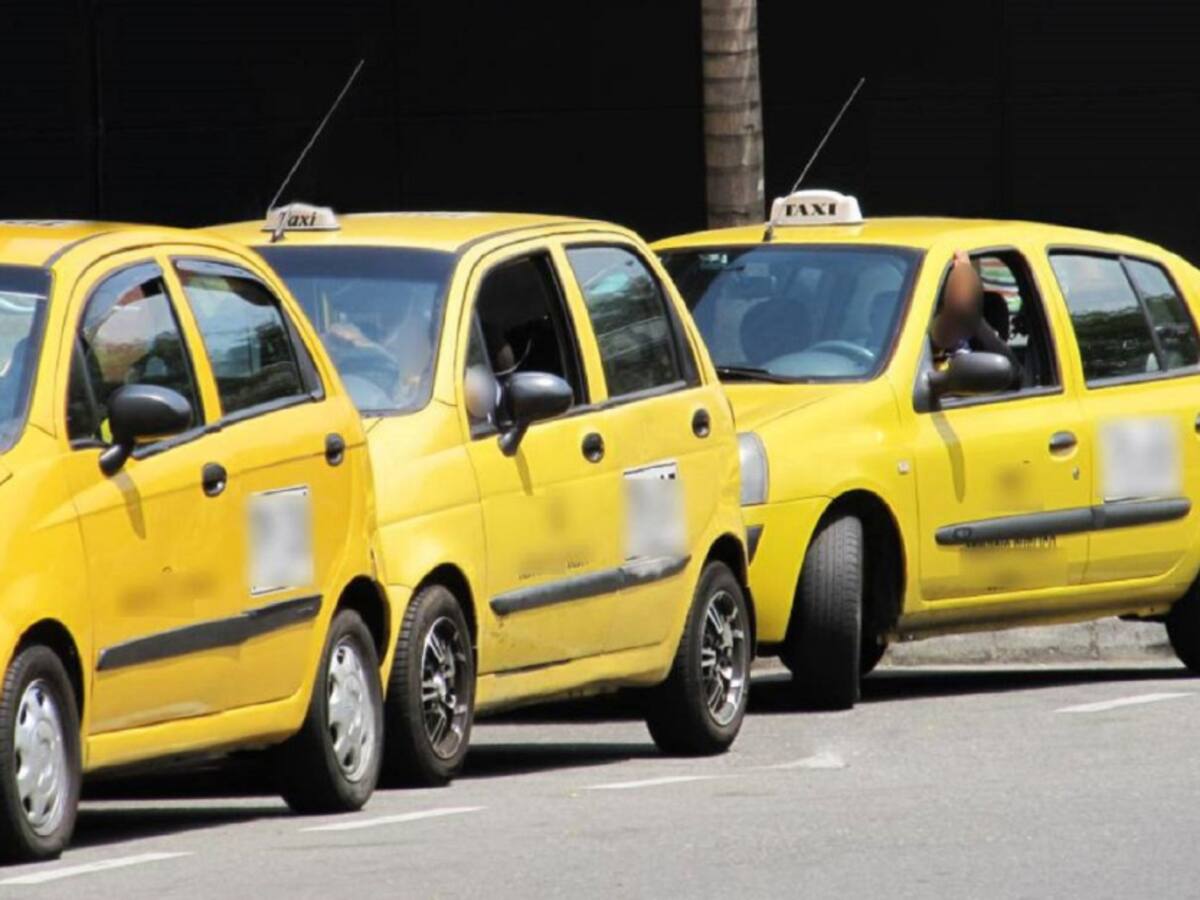 Taxistas aplican medidas de prevención por enfermedades respiratorias