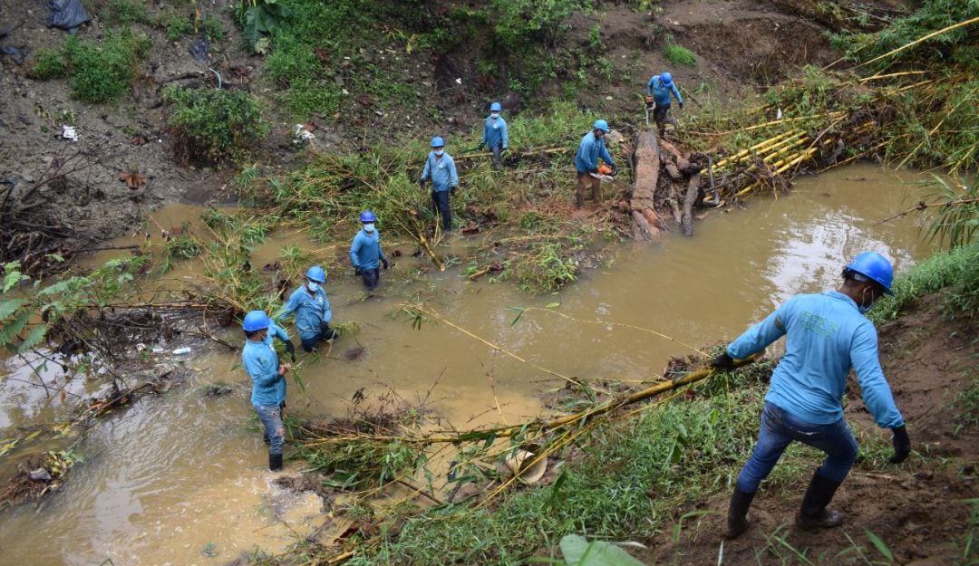Limpieza de ríos y caños en Urabá
