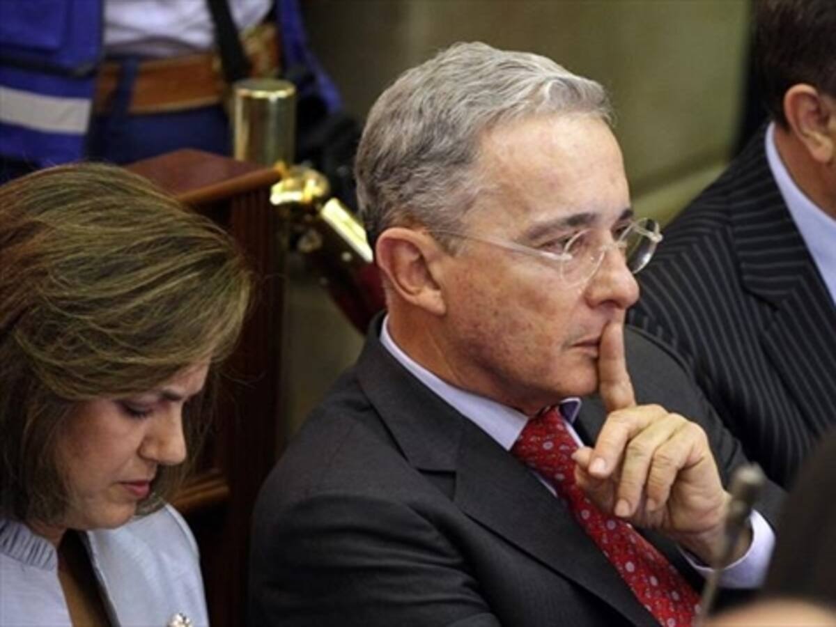 Visita de Pastrana a Venezuela “salva el honor de Colombia”: Uribe