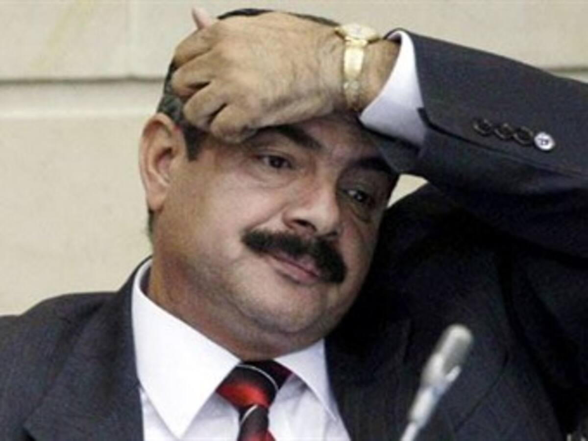Javier Cáceres niega vínculos con las AUC
