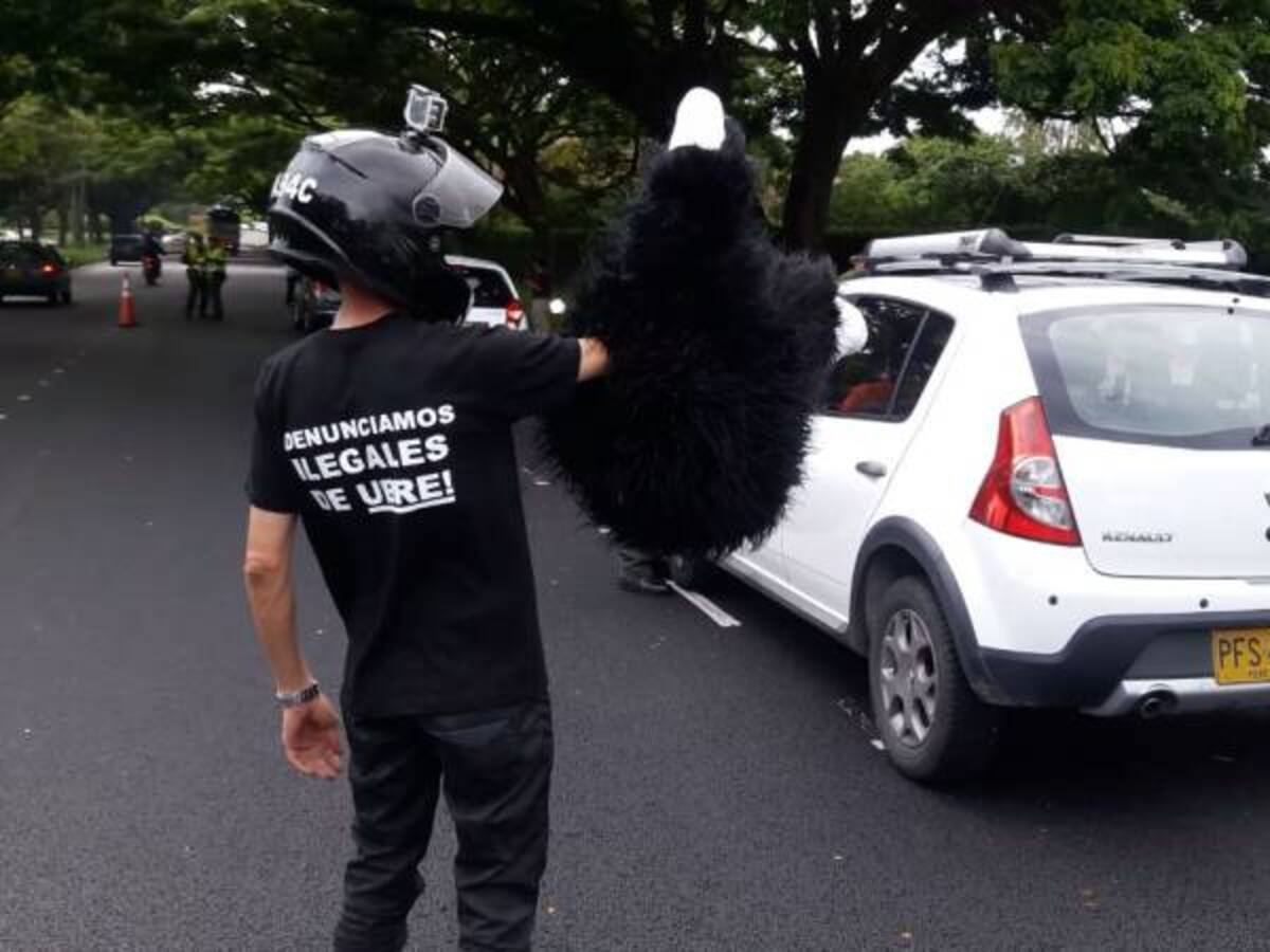 Otros 4 vehículos que operan con Uber fueron inmovilizados