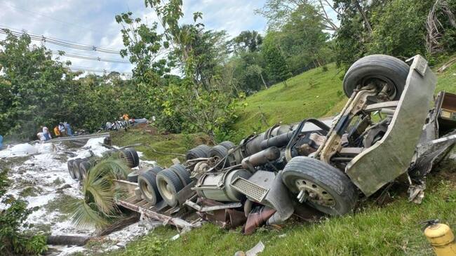 Accidente en la vía Medellín-Bogotá. Foto: cortesía.