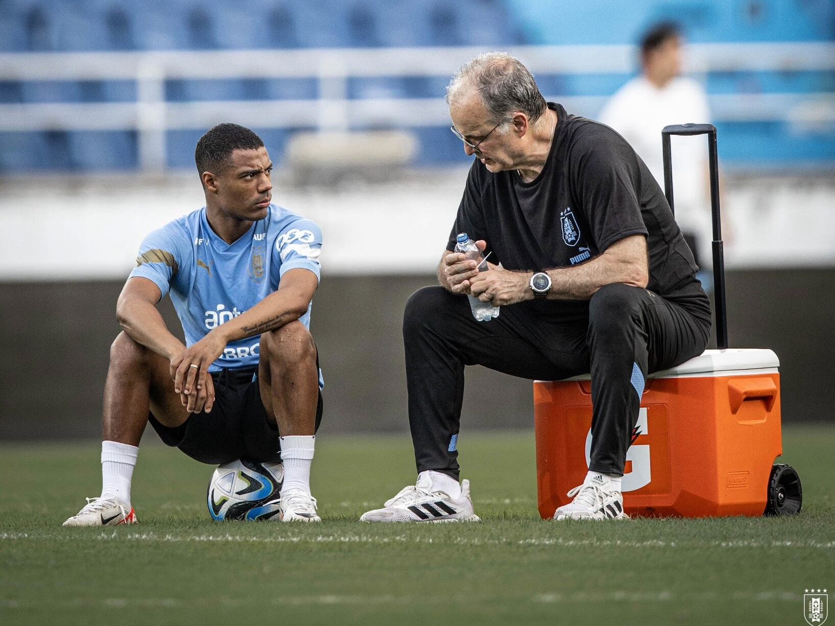 Nicolás De La Cruz y Marcelo Bielsa / Twitter: @Uruguay