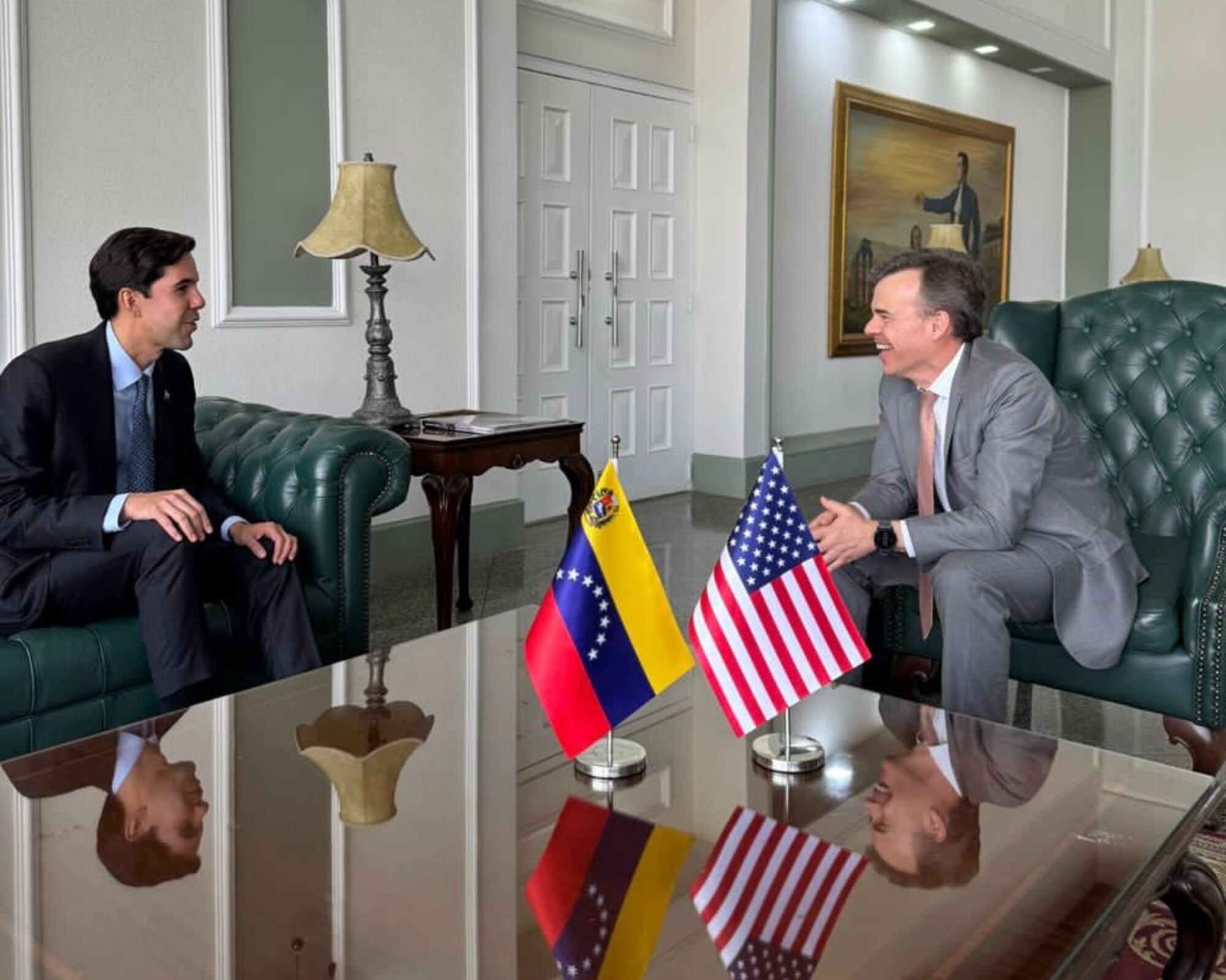 John Barret ya hace presencia en Caracas donde continuará las funciones de misión diplomática enfocadas en estabilizar, recuperar y apoyar la transición en Venezuela.
(Foto:    Cortesía)