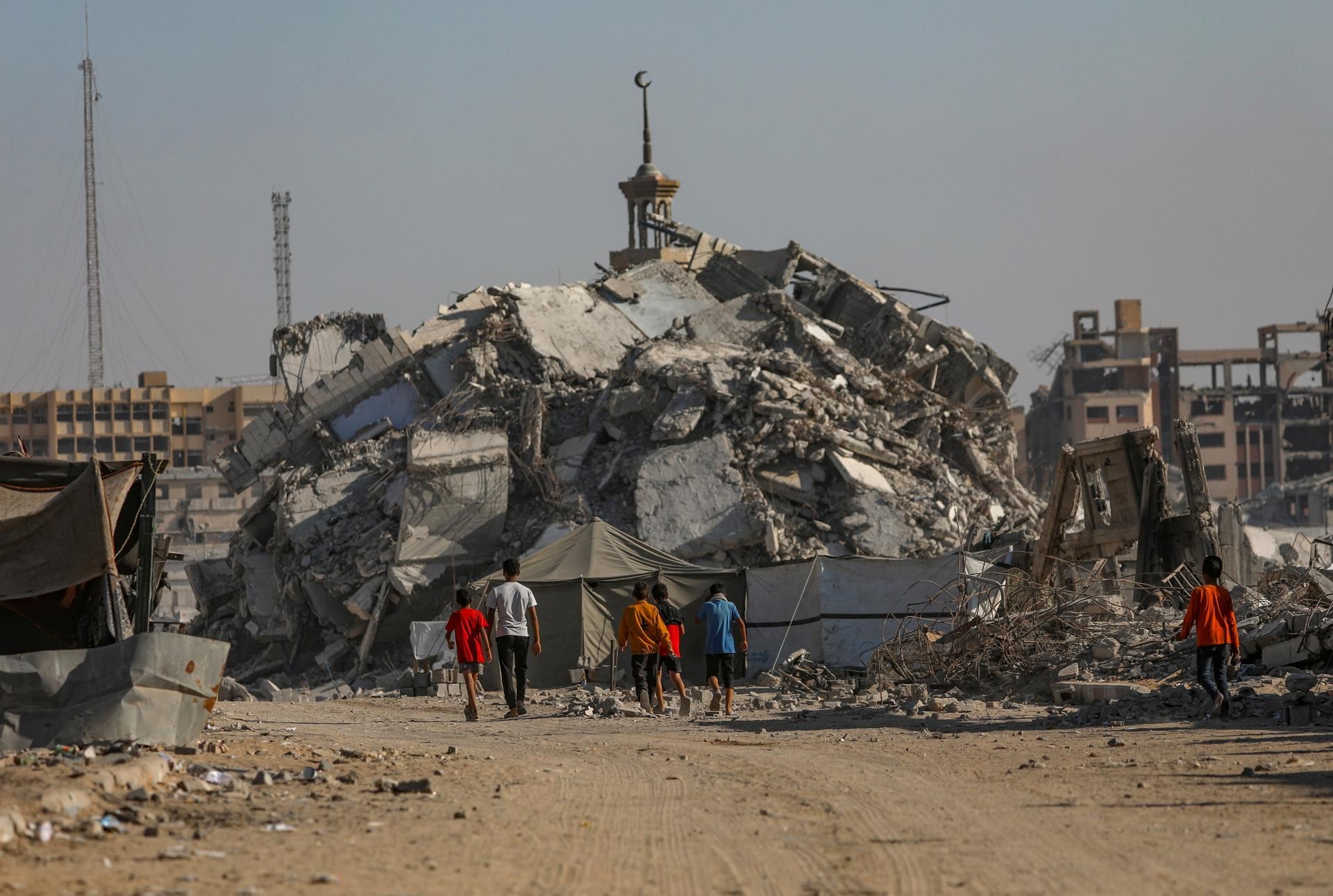 Ataque a edificaciones en la Franja de Gaza. 
EFE/EPA/MOHAMMED SABER
