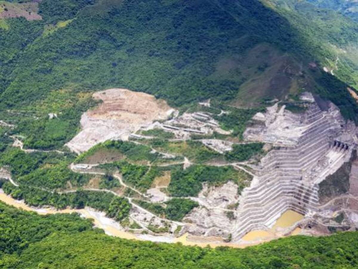 Fiscalía investiga sobornos en contratos de construcción de Hidroituango