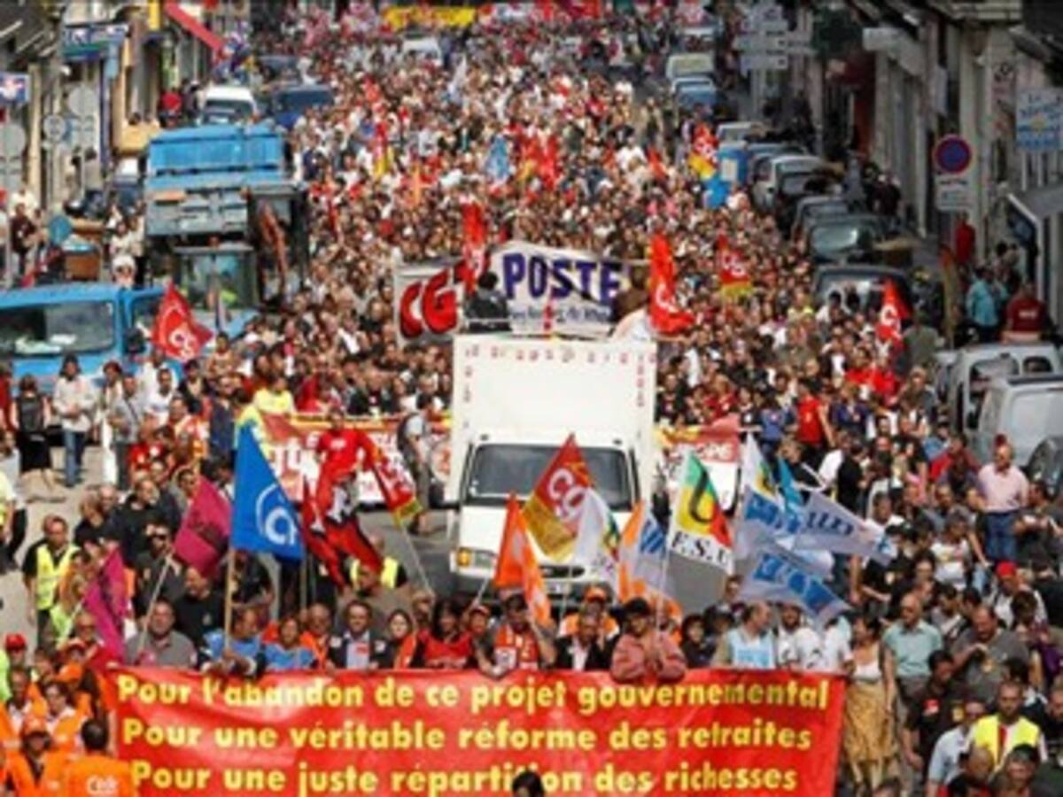 Manifestaciones contra la reforma de pensiones reúnen a 450 mil franceses