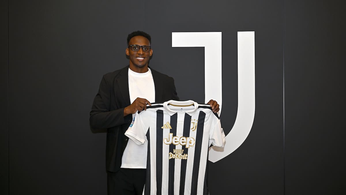 Juventus oficializa el fichaje de Jhon Janer Lucumí