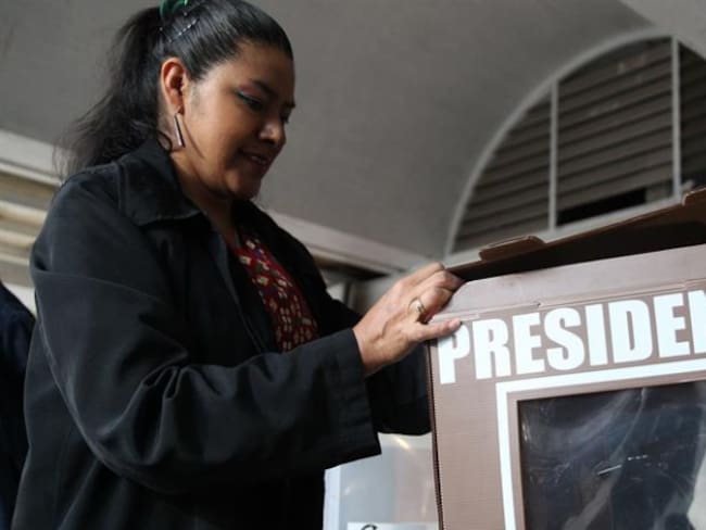 Abren los colegios electorales en una jornada histórica para México