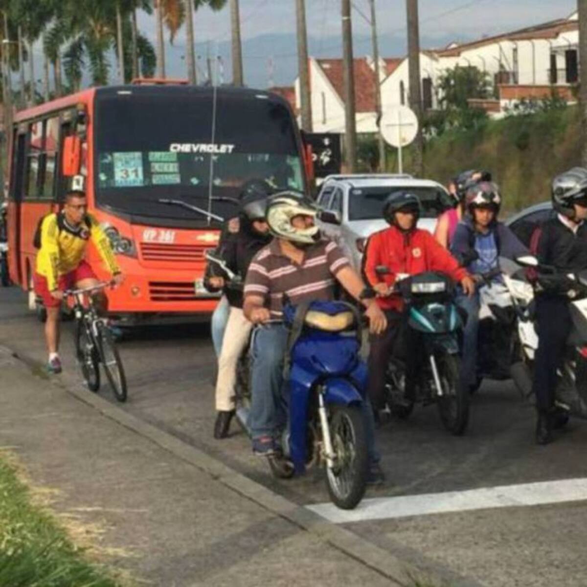 Continúa la restricción de parrillero hombre en Pereira