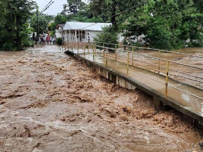 En San Cayetano, jurisdicción de San Juan Nepomuceno, hay más de 800 damnificados tras el desbordamiento de dos arroyos